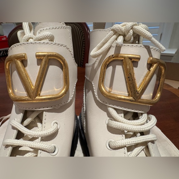 Authentic Valentino Garavani Vlogo Leather Ankle Boots - Picture 7 of 10